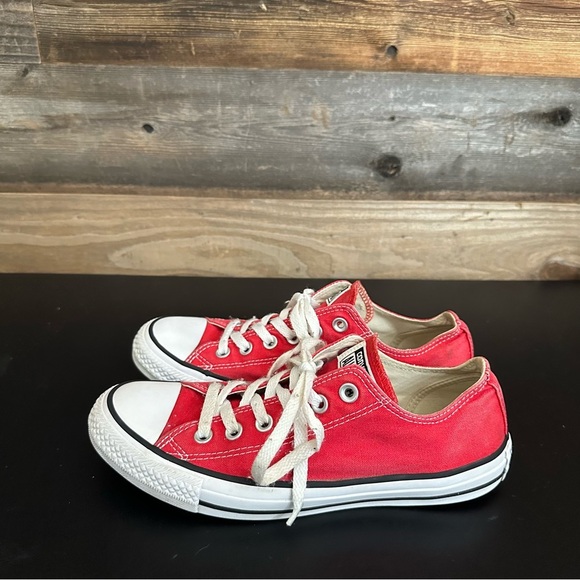 Converse All Star Chuck Taylor OX Low Top Sneakers In Red Ladies Size 8 Mens 6 - Picture 3 of 10